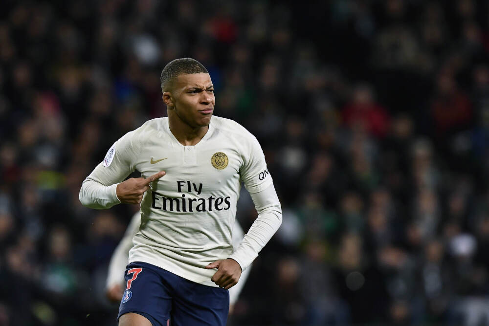 恶劣天气致俄罗斯摩尔曼斯克大面积停电